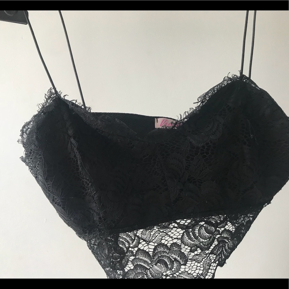 Cute lace top 🖤